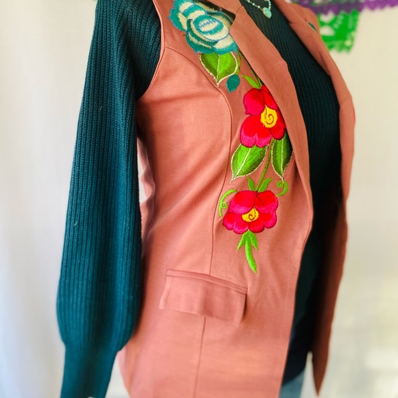 Long embroidered vest - Picture 8 of 9